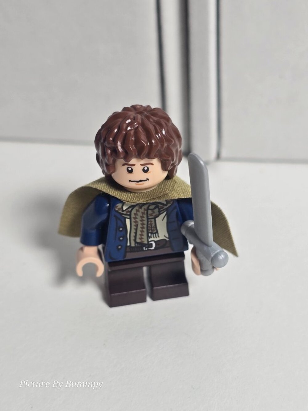 LEGO minifigure is Peregrin "Pippin" (L11)